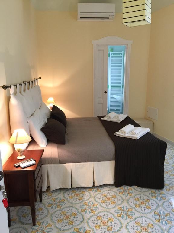 ماندوريا Sine Tempore B&B الغرفة الصورة
